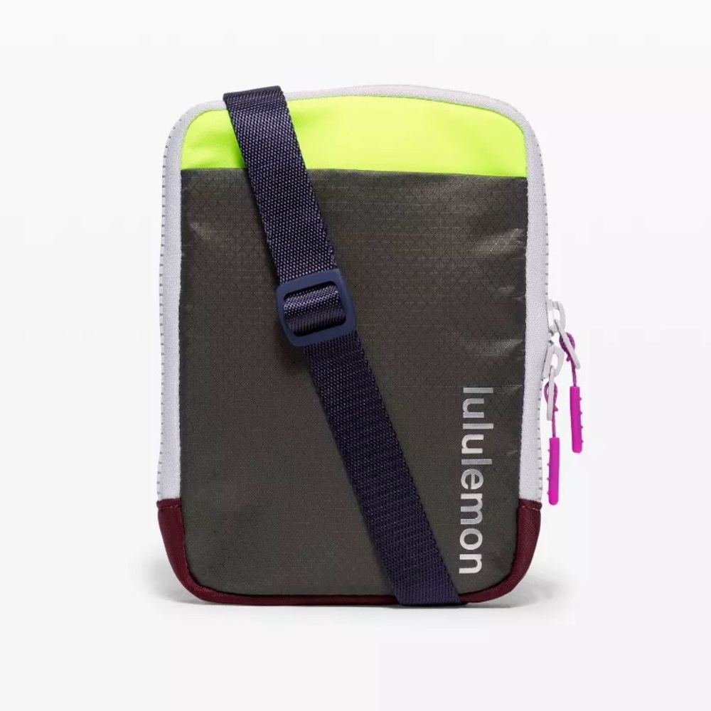 🧘🏼‍♀️ Lululemon Easy Access Crossbody Bag